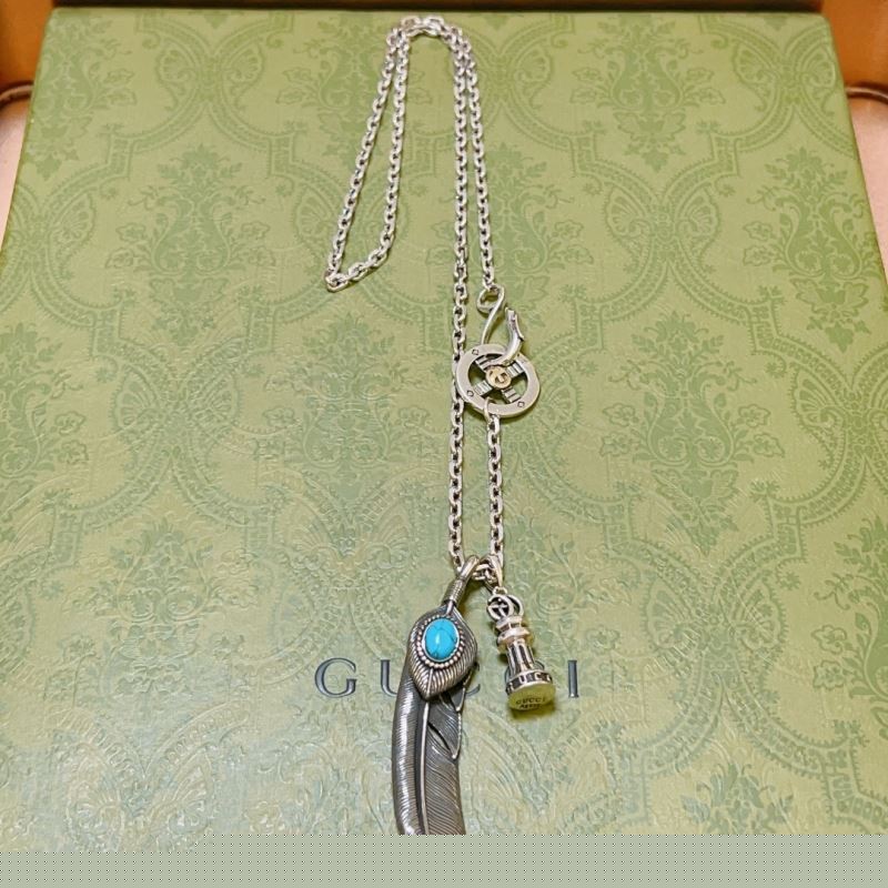 G*u*i necklaces